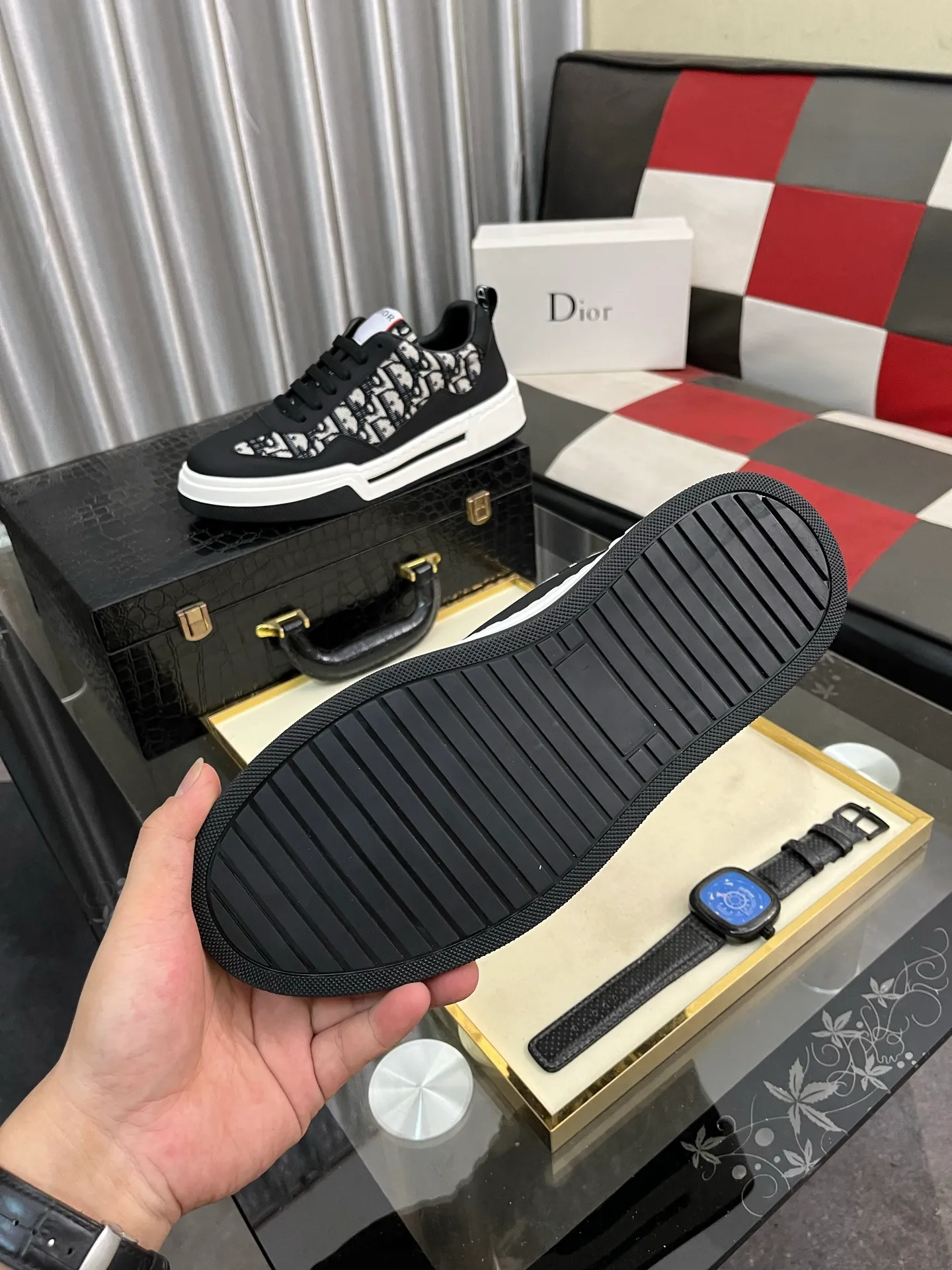 Men's men's shoes 💰420⌚️⌚️[Dior] 25ss new product B01 moral training shoes. The toe size design is a bit wider. The upper foot comfort is perfect. The threads are beautiful. Perfectly adaptable to trousers. Decorated with various classic details. Ideal for daily styling. Can be matched with various casual items to create exquisite looks. Fabric: First layer cowhide/lining sheepskin TPU original outsole Code number: 38-443️⃣Colors available